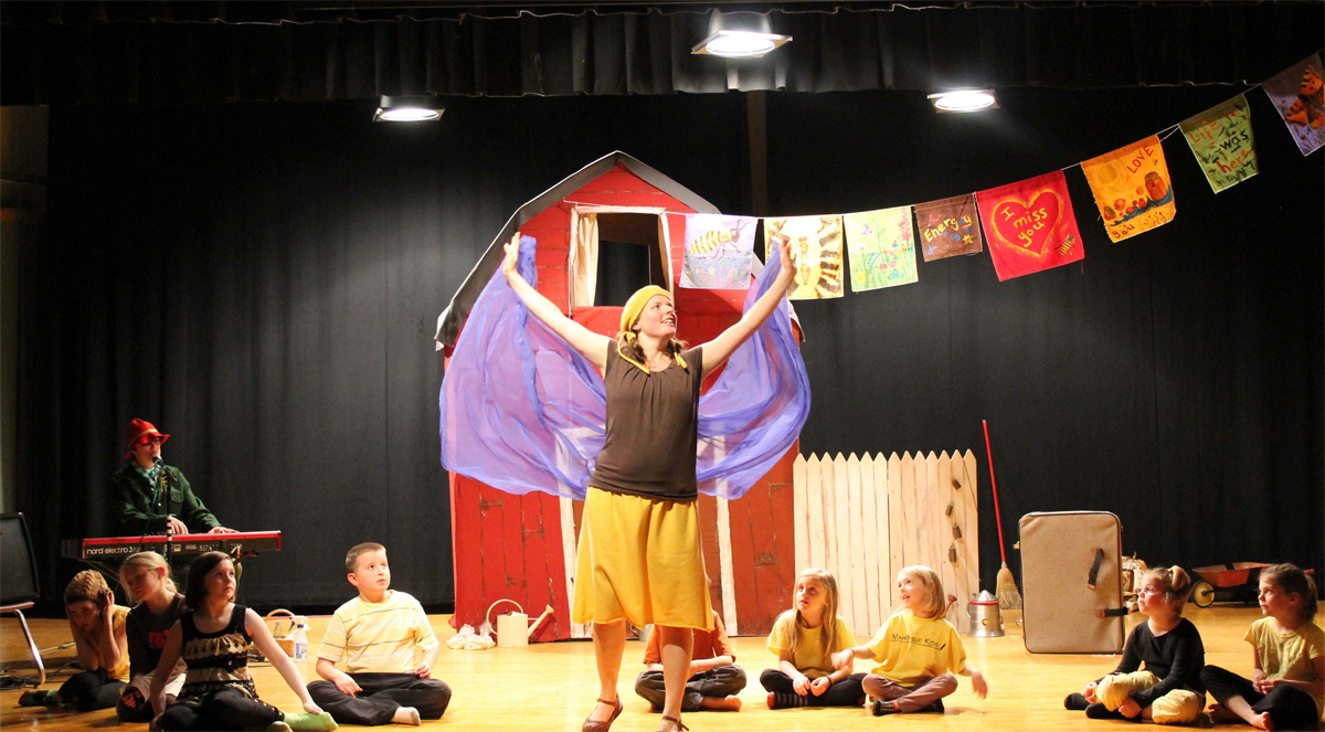 Godeliève Richard dancing with wings 