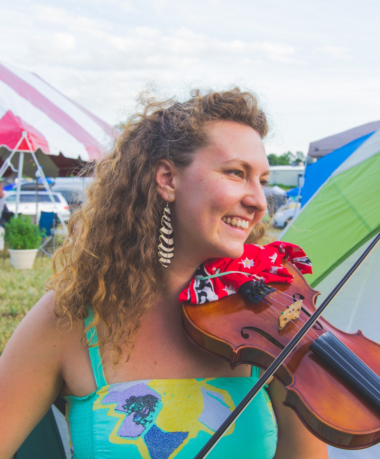 Ida Mae playing the fiddle