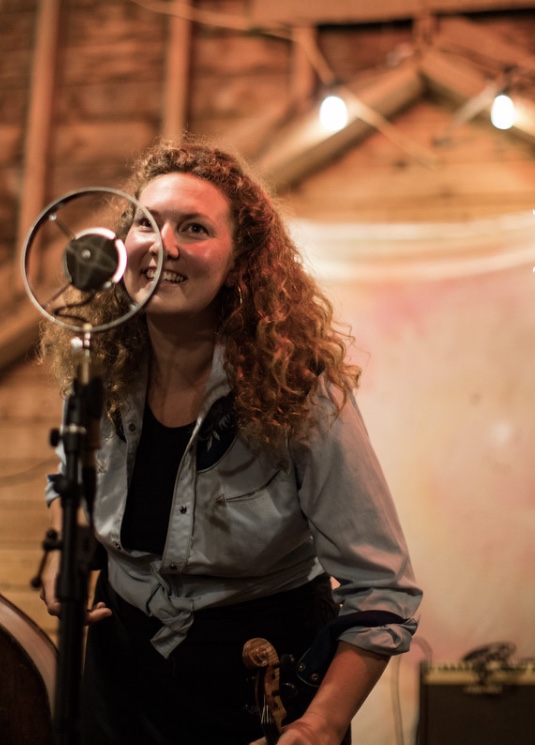 Ida Mae at a condenser microphone singing