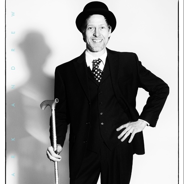 Pip--Absurdist, Burlesque, Comique, Danseur